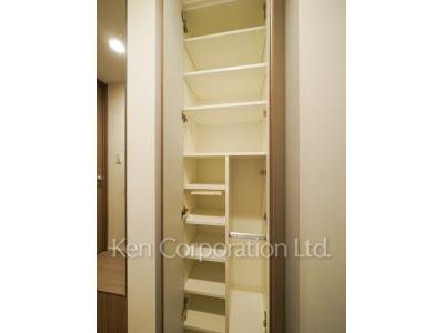 Shoes Closet ※Photo of the same layout on 4 floor. Decoration and fixture may differ.
