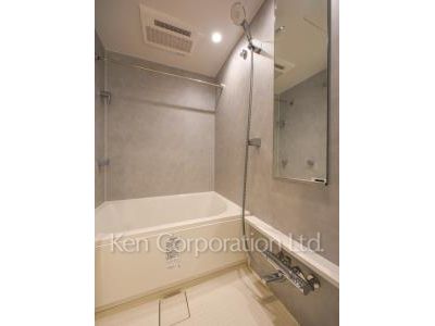 Bath ※Photo of the same layout on 4 floor. Decoration and fixture may differ.