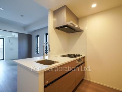 Kitchen ※Photo of the same layout on 4 floor. Decoration and fixture may differ.