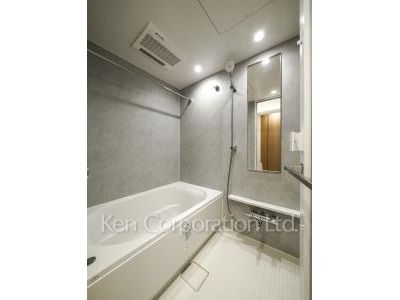 Bath ※Photo of the same layout on 4 floor. Decoration and fixture may differ.