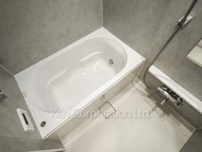 Bath ※Photo of the same layout on 4 floor. Decoration and fixture may differ.