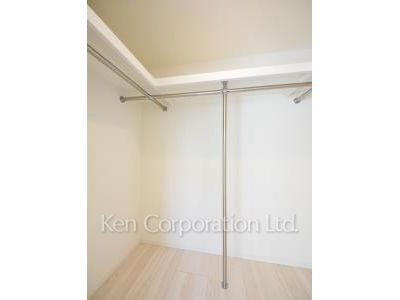Walk-In Closet ※Photo of the same layout on 5 floor. Decoration and fixture may differ.