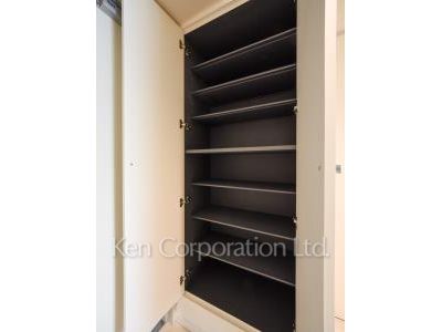 Shoes Closet ※Photo of the same layout on 5 floor. Decoration and fixture may differ.