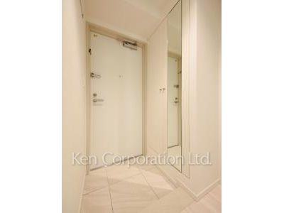 Entrance ※Photo of the same layout on 5 floor. Decoration and fixture may differ.