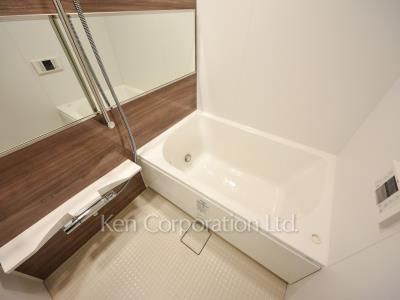 Bath ※Photo of the same layout on 5 floor. Decoration and fixture may differ.