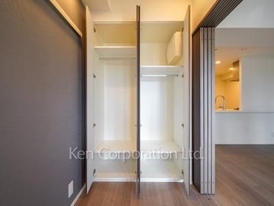 Closet ※Photo of the same layout on 12 floor. Decoration and fixture may differ.