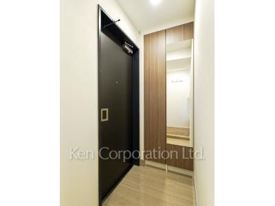 Entrance ※Photo of the same layout on 12 floor. Decoration and fixture may differ.