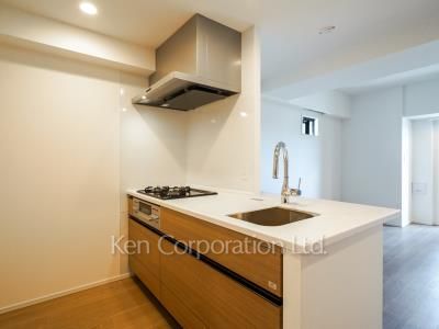 Kitchen ※Photo of the same layout on 12 floor. Decoration and fixture may differ.