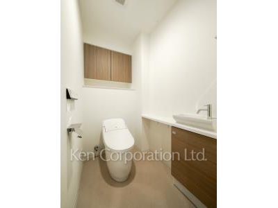 Lavatory ※Photo of the same layout on 12 floor. Decoration and fixture may differ.