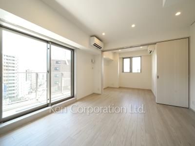 Living-Dining ※Photo of the same layout on 11 floor. Decoration and fixture may differ.