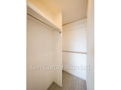 Walk-In Closet ※Photo of the same layout on 11 floor. Decoration and fixture may differ.