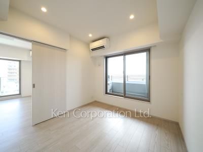 Bedroom ※Photo of the same layout on 11 floor. Decoration and fixture may differ.