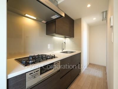 Kitchen ※Photo of the same layout on 11 floor. Decoration and fixture may differ.