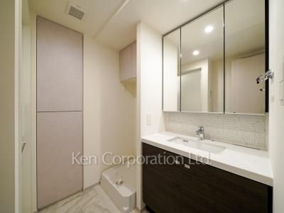 Powder Room ※Photo of the same layout on 11 floor. Decoration and fixture may differ.