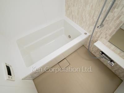 Bath ※Photo of the same layout on 11 floor. Decoration and fixture may differ.
