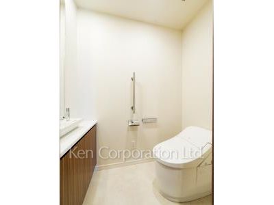 Lavatory ※Photo of the same layout on 29 floor. Decoration and fixture may differ.