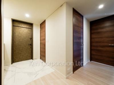 Entrance ※Photo of the same layout on 29 floor. Decoration and fixture may differ.