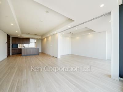 Living-Dining ※Photo of the same layout on 29 floor. Decoration and fixture may differ.