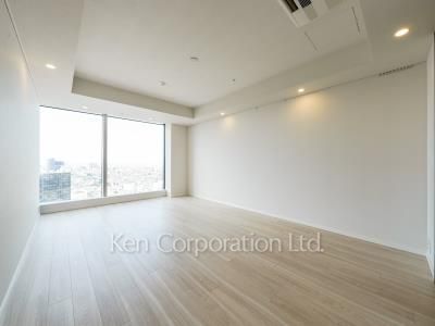 Master Bedroom ※Photo of the same layout on 29 floor. Decoration and fixture may differ.
