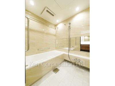 Bath ※Photo of the same layout on 29 floor. Decoration and fixture may differ.