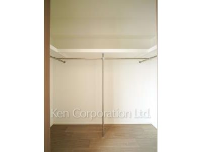 Walk-In Closet ※Photo of the same layout on 11 floor. Decoration and fixture may differ.