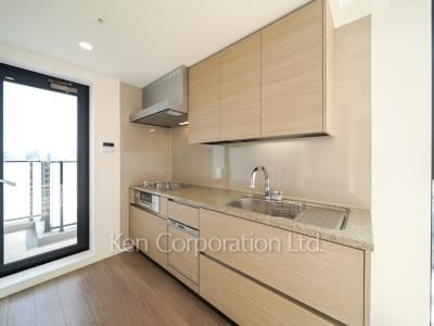 Kitchen ※Photo of the same layout on 11 floor. Decoration and fixture may differ.