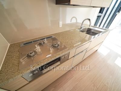 Kitchen ※Photo of the same layout on 11 floor. Decoration and fixture may differ.