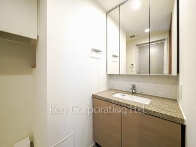 Powder Room ※Photo of the same layout on 11 floor. Decoration and fixture may differ.