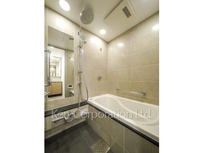 Bath ※Photo of the same layout on 11 floor. Decoration and fixture may differ.