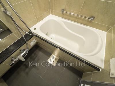 Bath ※Photo of the same layout on 11 floor. Decoration and fixture may differ.