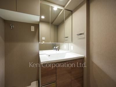 Powder Room ※Photo of the same layout on 6 floor. Decoration and fixture may differ.