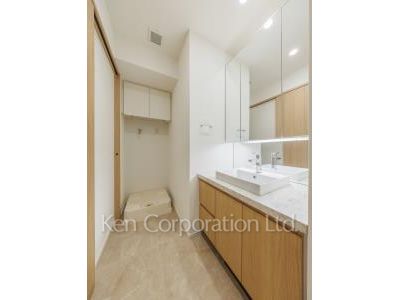 Powder Room ※Photo of the same layout on 6 floor. Decoration and fixture may differ.