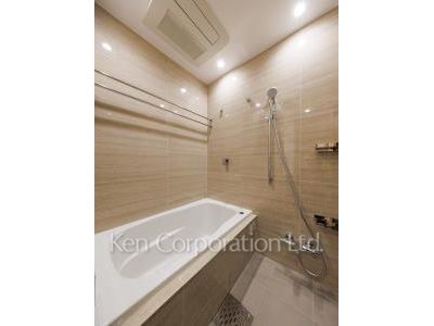 Bath ※Photo of the same layout on 6 floor. Decoration and fixture may differ.