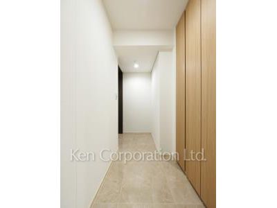 Entrance ※Photo of the same layout on 8 floor. Decoration and fixture may differ.