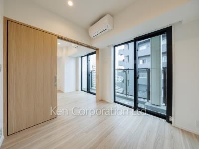 Bedroom ※Photo of the same layout on 8 floor. Decoration and fixture may differ.