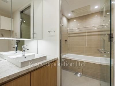 Powder Room ※Photo of the same layout on 8 floor. Decoration and fixture may differ.