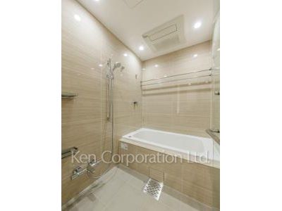 Bath ※Photo of the same layout on 8 floor. Decoration and fixture may differ.