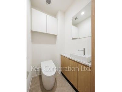 Lavatory ※Photo of the same layout on 8 floor. Decoration and fixture may differ.
