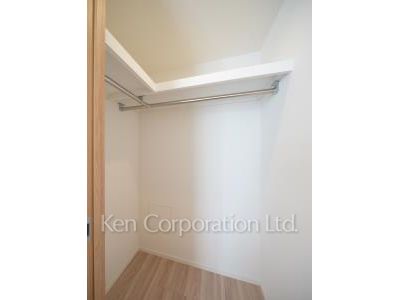 Walk-In Closet ※Photo of the same layout on 15 floor. Decoration and fixture may differ.