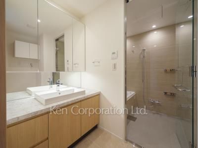 Powder Room ※Photo of the same layout on 15 floor. Decoration and fixture may differ.