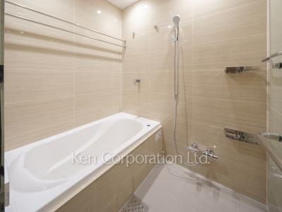 Bath ※Photo of the same layout on 15 floor. Decoration and fixture may differ.