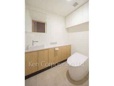 Lavatory ※Photo of the same layout on 15 floor. Decoration and fixture may differ.