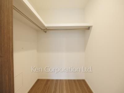 Walk-In Closet ※Photo of the same layout on 12 floor. Decoration and fixture may differ.