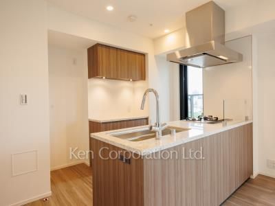 Kitchen ※Photo of the same layout on 12 floor. Decoration and fixture may differ.