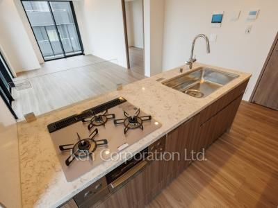 Kitchen ※Photo of the same layout on 12 floor. Decoration and fixture may differ.