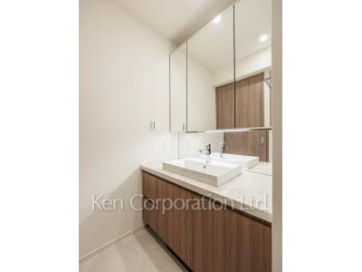 Powder Room ※Photo of the same layout on 12 floor. Decoration and fixture may differ.