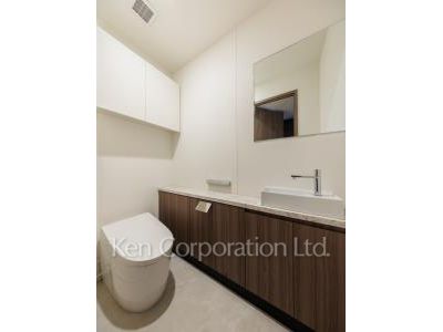 Lavatory ※Photo of the same layout on 12 floor. Decoration and fixture may differ.