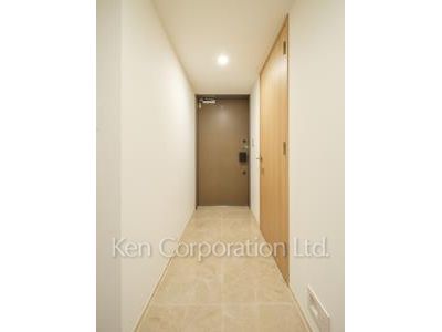 Entrance ※Photo of the same layout on 8 floor. Decoration and fixture may differ.