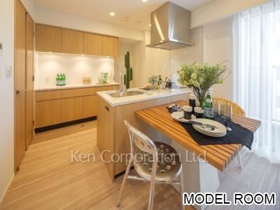 Kitchen ※Staged Unit ※Photo of the same layout on 8 floor. Decoration and fixture may differ.