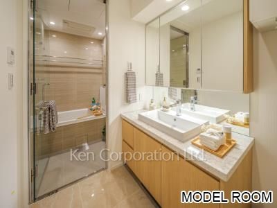 Powder Room ※Staged Unit ※Photo of the same layout on 8 floor. Decoration and fixture may differ.